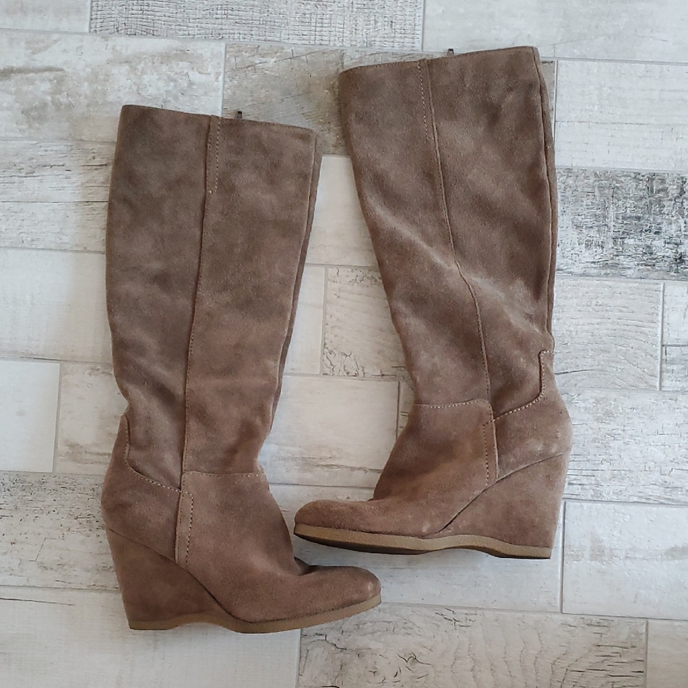Nine West Women's 7.5 Tan Suede Wedge Boots